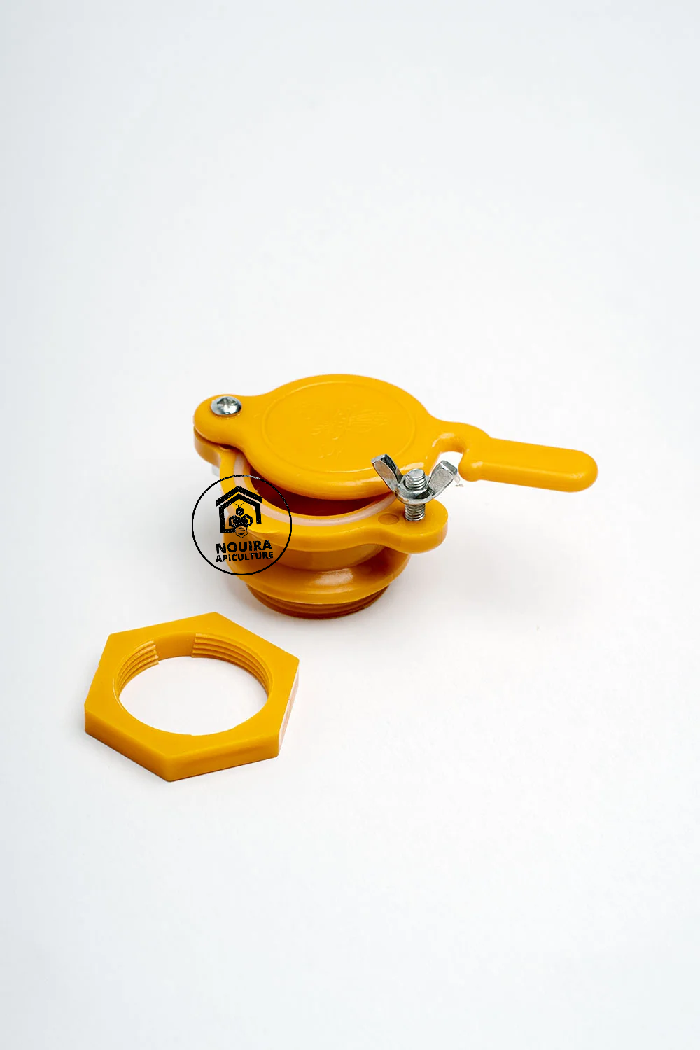 Robinet en plastique avec écrou